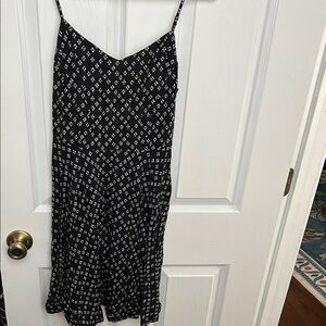 NWOT Old navy Black and White adjustable strap smock Patterned Dress size medium